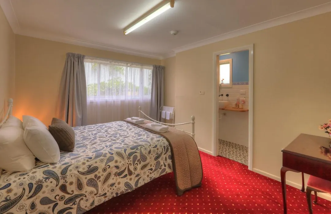 The Bank Guesthouse Glen Innes-1